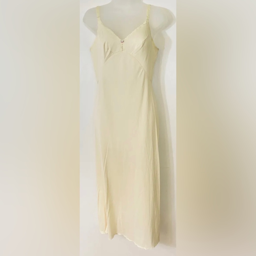Vintage Olga Nightgown Lingerie Sleepwear Slip Pale Yellow Nylon Size 34